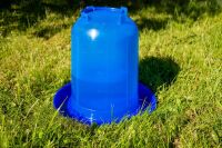 Hühnertränke Kunststoff 5 Liter – Blaue Geflügeltränke stabil & hygienisch